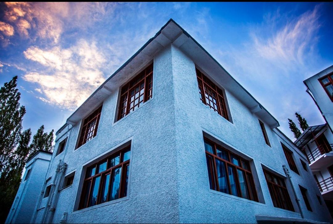 Horzay Stays เลห์ ภายนอก รูปภาพ